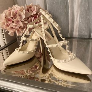 Ivory Valentino Garavani Rockstud Pumps